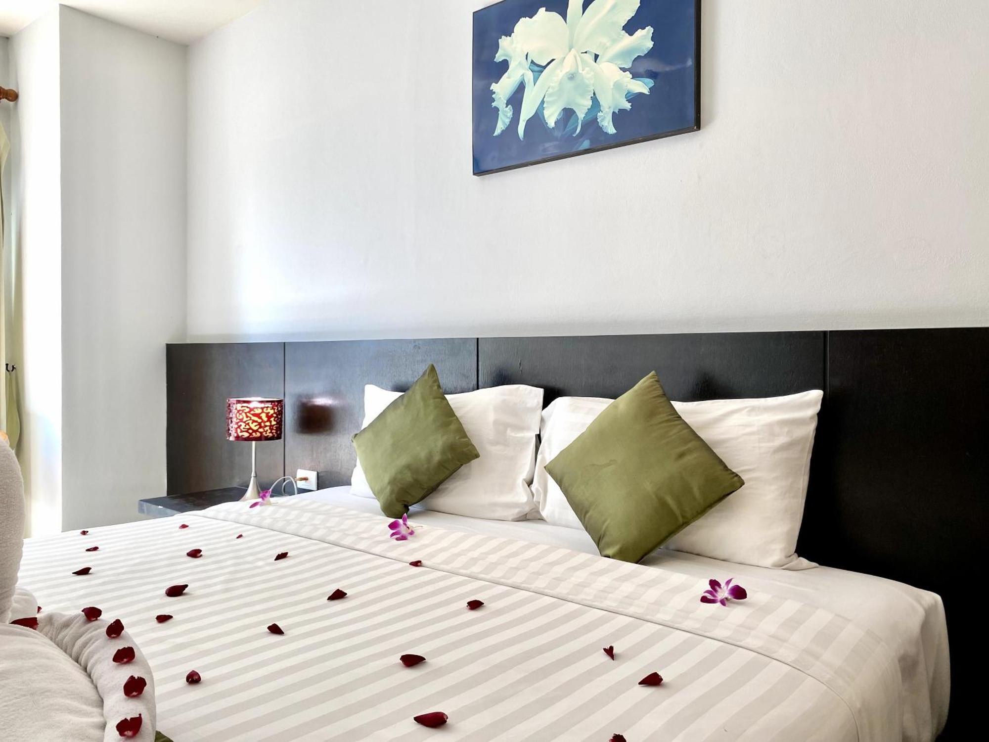 Apk Resort Patong Екстер'єр фото