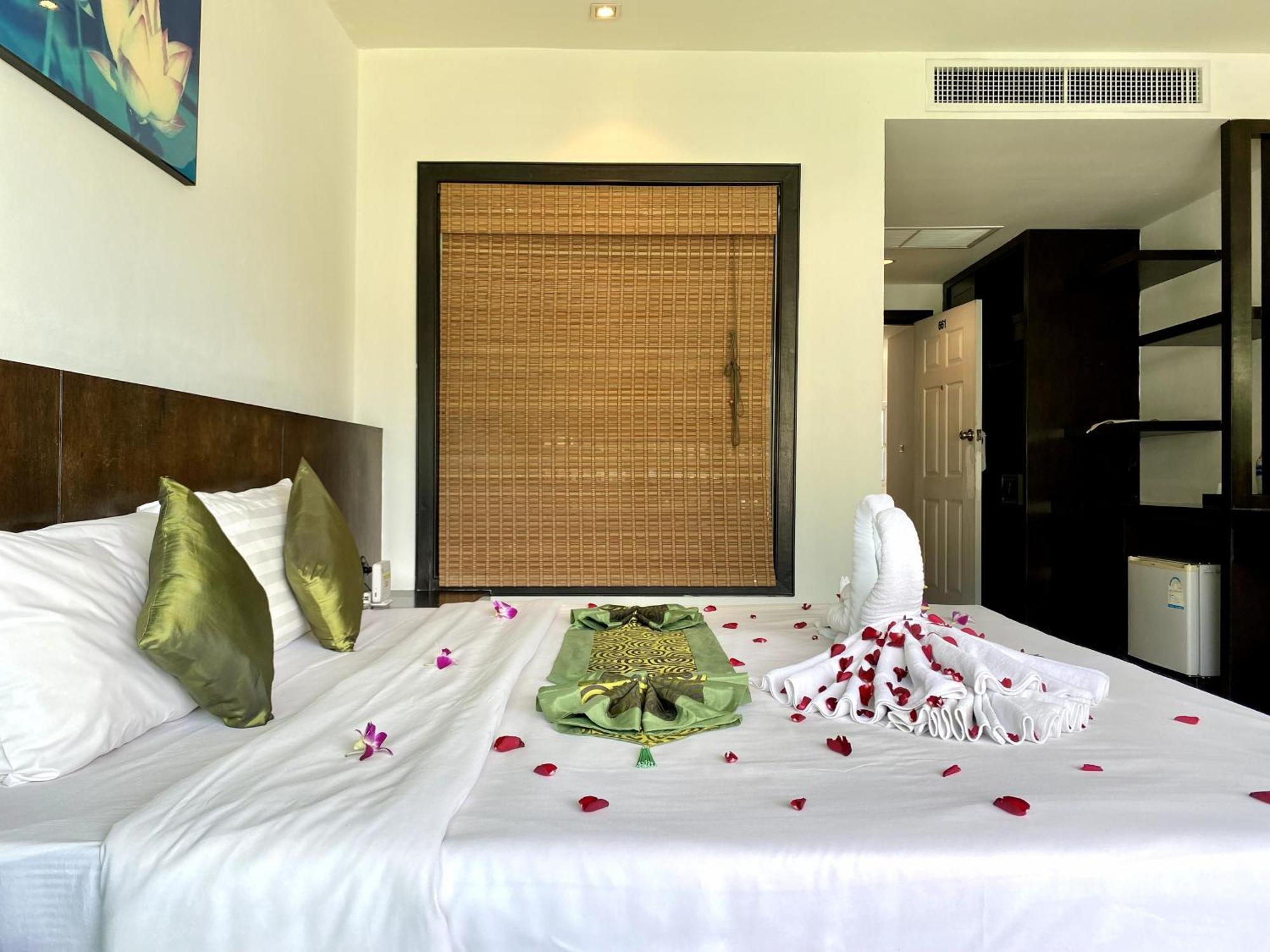 Apk Resort Patong Екстер'єр фото